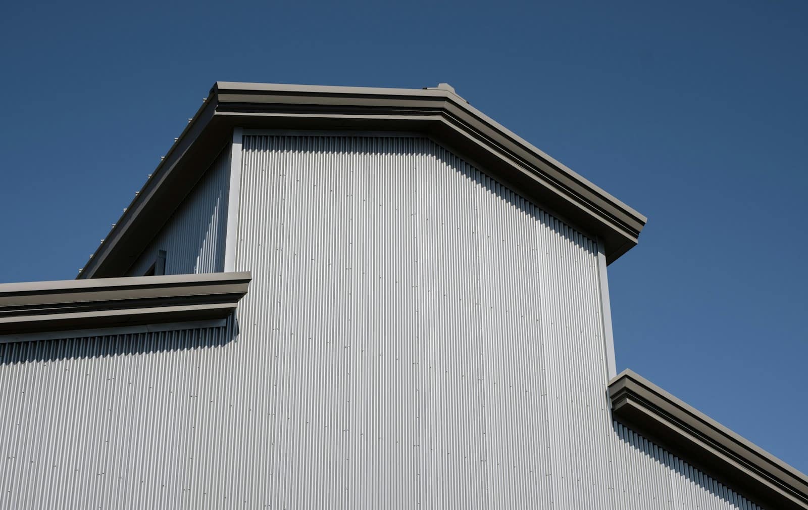 Using Corrugated Steel Sheets on Curved Roofs white and brown wooden house